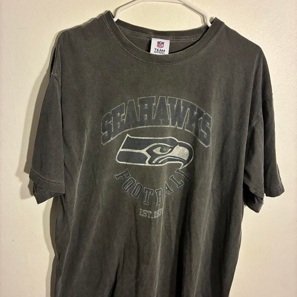 Nfl Men's Grey and Green T-shirt